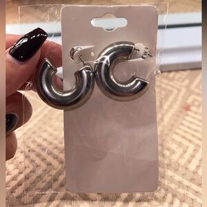 Brand New STAINLESS STEEL SLIVER SMALL HOOPS😍🤍